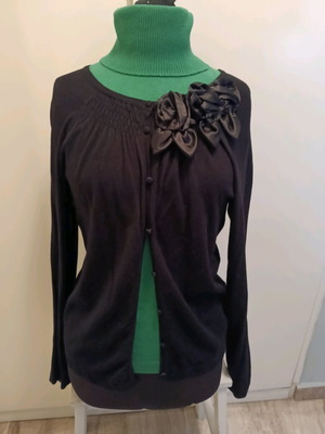 Cardigan with wasp nest and satin flowers, like new, size L