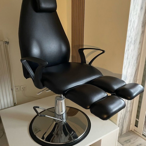 Hydraulic pedicure chair like new with wooden base and drawer
