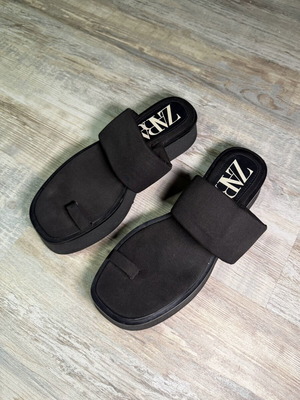 Zara slip-on sandals black fabric strap toe loop flat mules EU 40