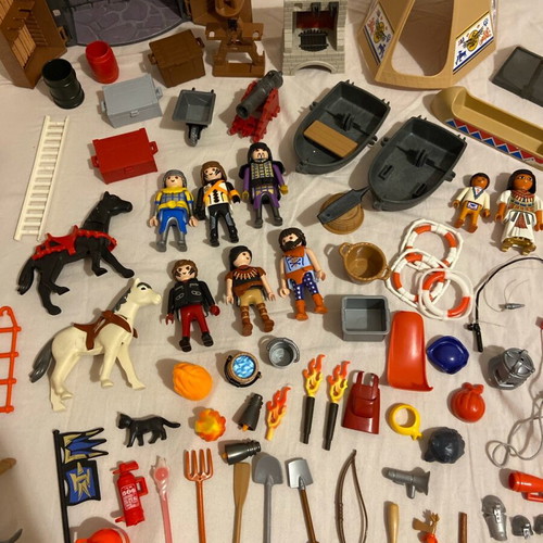 Playmobil weapons used with figures and accessories