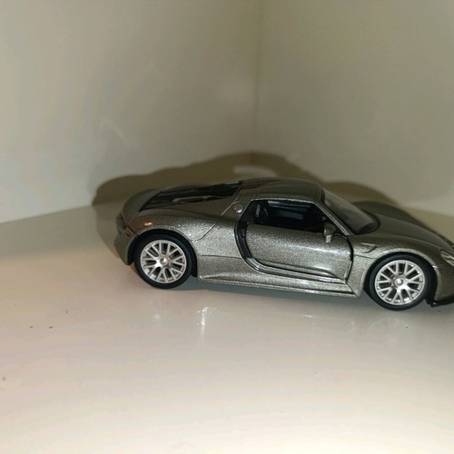 Porsche 918 Spyder 1:32 miniature like new, metal toy car