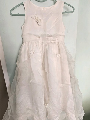 Flower girl dress like new with veil, size 2-3 years