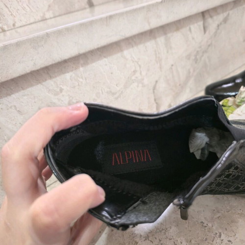 Alpina μαύρα μποτάκια λουστρίνι με φερμουάρ και τακούνι σαν καινούρια