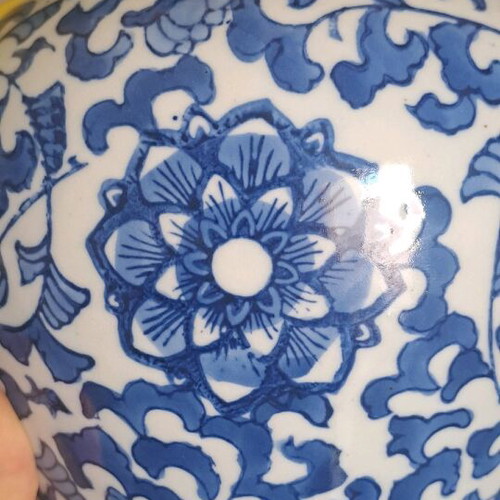 Authentic Chinese vase like new without lid