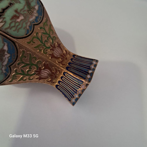 Polygonal cloisonné vase with lid