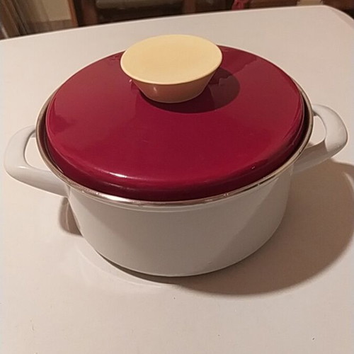 Enamel saucepan 17 cm used, 60s-70s vintage