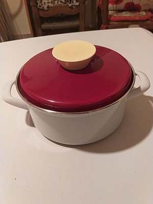 Enamel saucepan 17 cm used, 60s-70s vintage