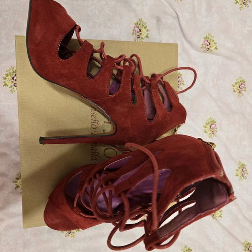 Red sandals like new with zipper and laces, size 39