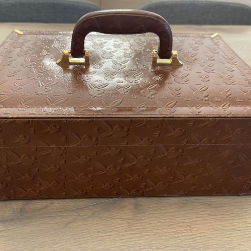 Leather Jewelry Box 100% like new with compartments and mirror