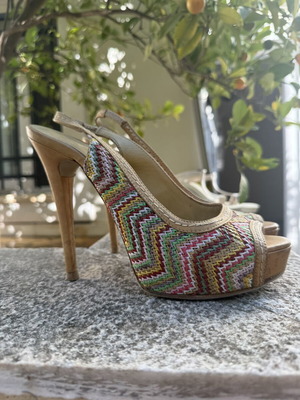 Colorful sandals like new with anti-slip insoles and high heel