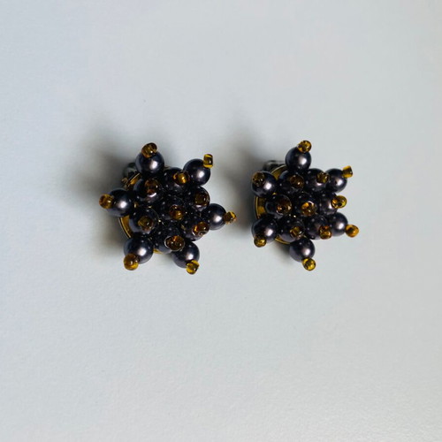 Vintage earrings used, clip-on, metallic black