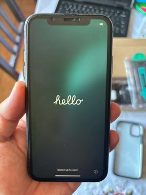 iPhone 11 σαν καινούργιο 64GB μαύρο με privacy τζαμάκι και θήκες