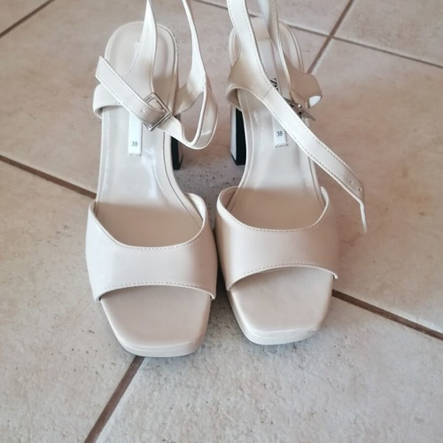 Zara sandals new, size 38, beige platform