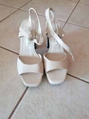Zara sandals new, size 38, beige platform