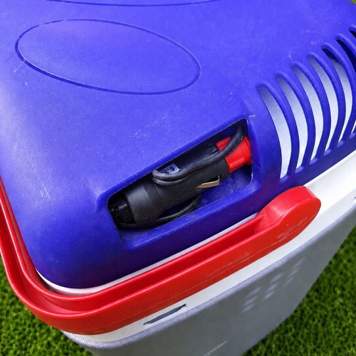 Portable Thermoelectric Cooler 12V 30lt like new, lightweight