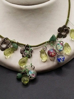 Pendant new handmade with crystals, Murano glass and metal daisies