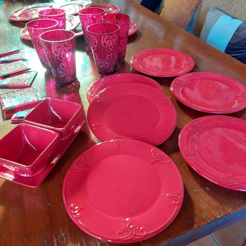 SIA Home Fashion red dinner set new, festive