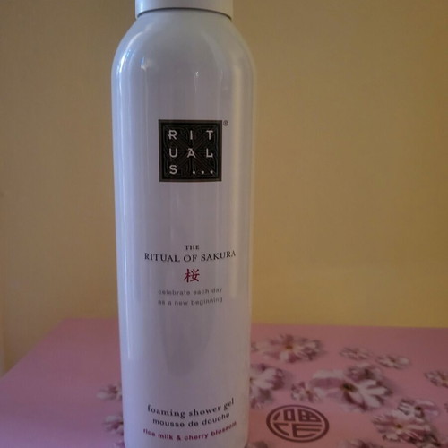 Rituals The Ritual of Sakura Foaming Shower Gel 200ml new