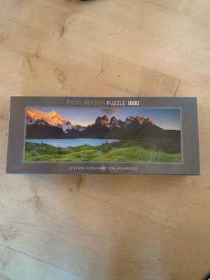 Puzzle new intact 1000 pieces with packaging