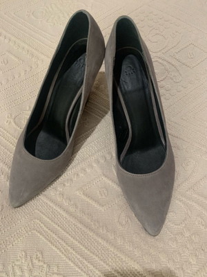 Benetton gray pumps size 38 like new, comfortable
