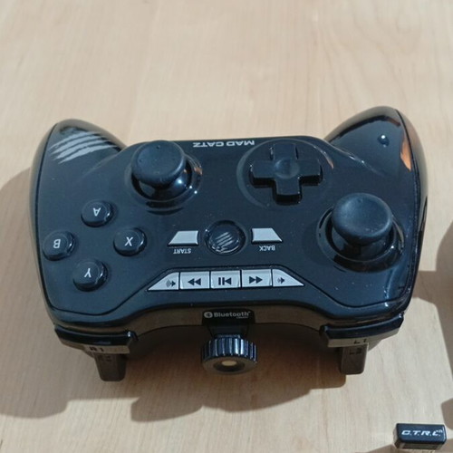 Mad Catz C.T.R.L.R Wireless Gamepad like new for PC and Android