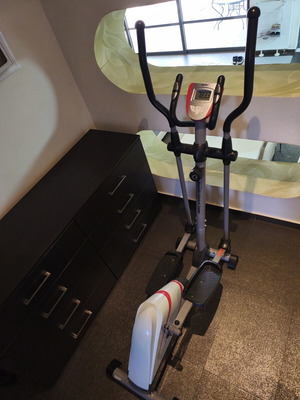 Elliptical machine like new with 783 km usage