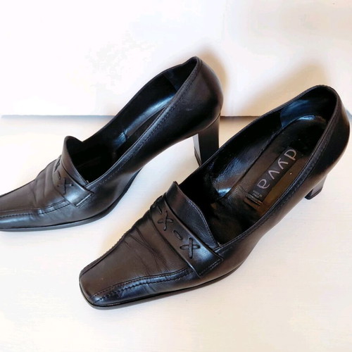 Vintage elegant leather pumps size 40 like new, black