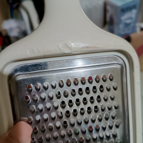 Leifheit Comfortline White Grater with Stainless Steel Surface like new