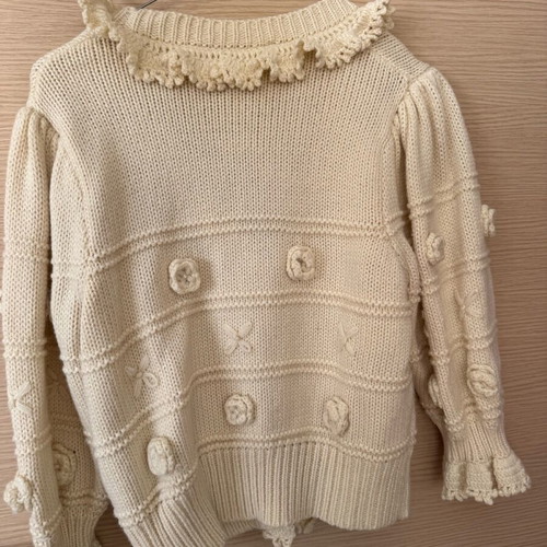 Knitted Zara cardigan like new with details and buttons