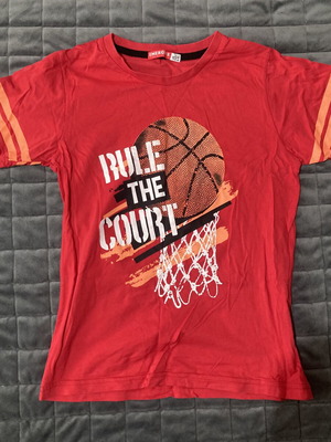 Energiers kids T-shirt red, like new, size 152 cm