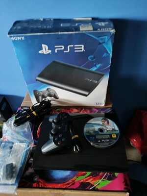PlayStation 3 Slim употребяван с кутия, контролер и 9 игри