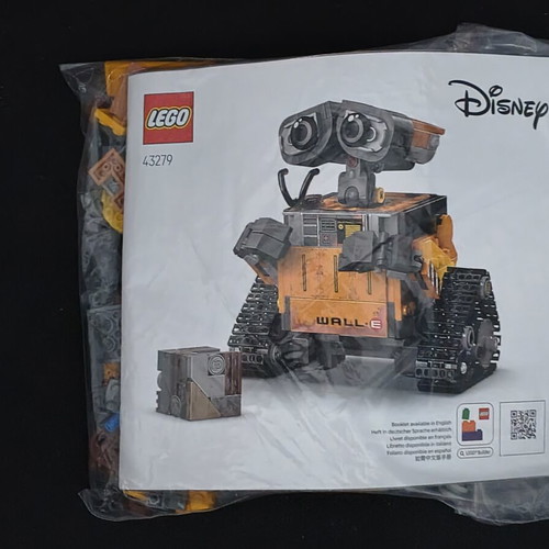 Lego Disney Wall-E and Eva set