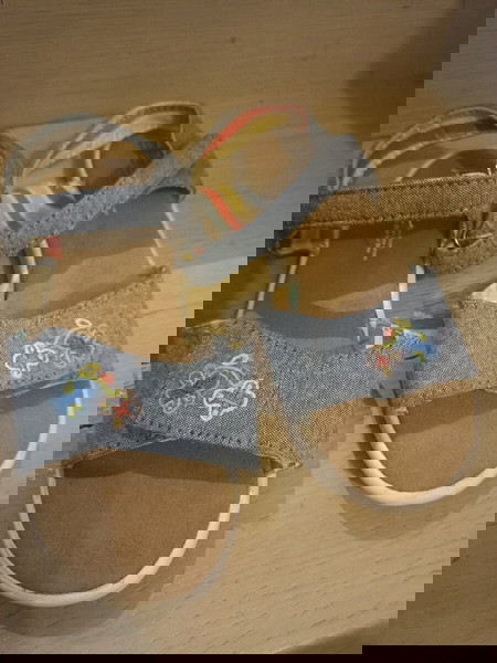 toms πέδιλα νούμερο 28,5