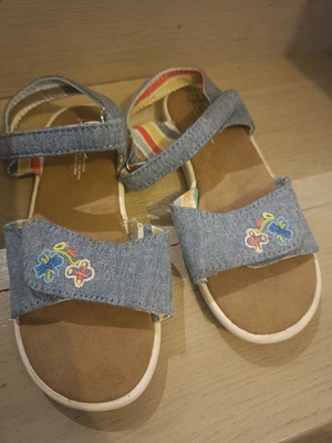 toms πέδιλα νούμερο 28,5