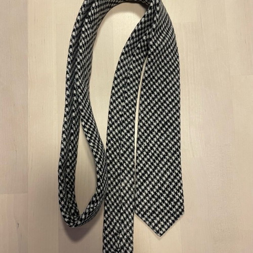 FERAUD wool tie black and white with dogtooth pattern like new