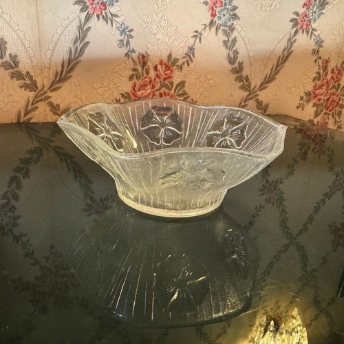 Crystal fondue pot like new with symmetrical flower patterns and wavy wall