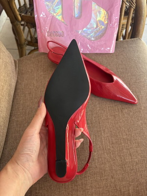 Flat shoes with pointed toe, size 39