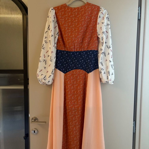 Glamorous dress new, no36, colorful, small with narrow waist