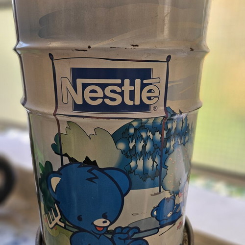 Vintage μεταλλικός τενεκές Nestlé με μπλε αρκουδάκι μεταχειρισμένος, retro 80s/90s
