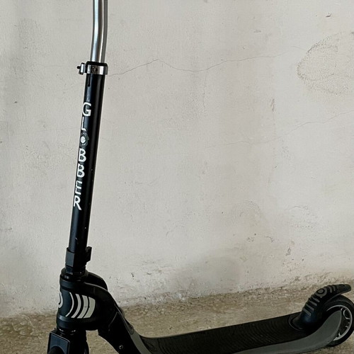 Globber Foldable Flow Scooter used, max load 100kg, ages 7+