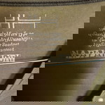  Napapijri T-Shirt Medium Έχει μία μικρή τρύπα στο ένα μανίκι Σε καλή κατάσταση. Τιμή 15 Ευρώ