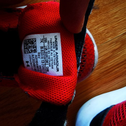Under Armour kids red athletic shoes like new, size 23.5