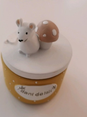 Small box for baby teeth like new with mouse and mushroom