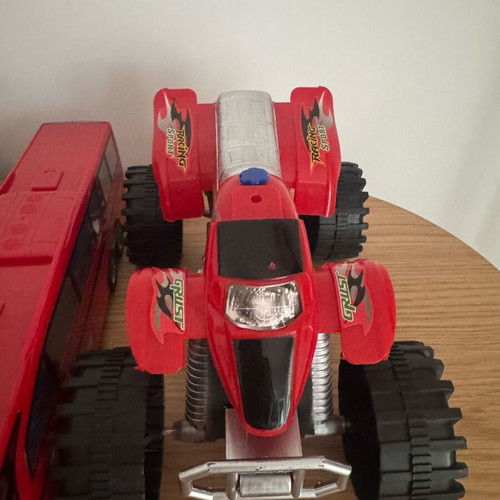 Toy set used: quad without sound, bus and metro with sound