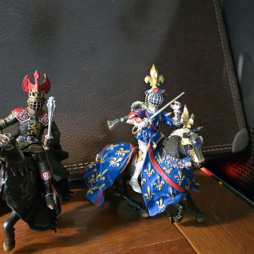Figures horses and knights like new, decorative plastic
