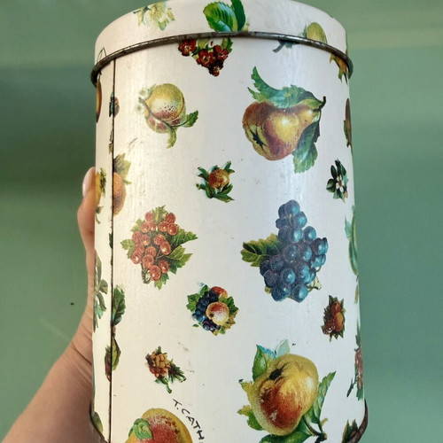 Vintage airtight tins set of 2, used
