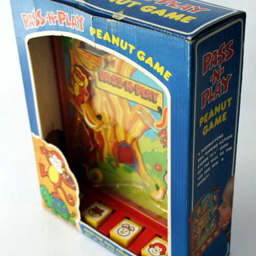Pass N Play Peanut Game vintage 80's board game new