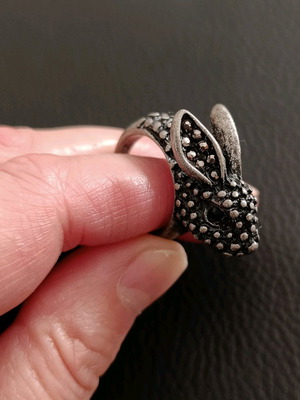 Metal bunny ring Zara like new with black zircons