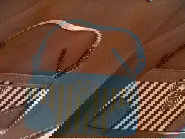 Τσάντα GUESS