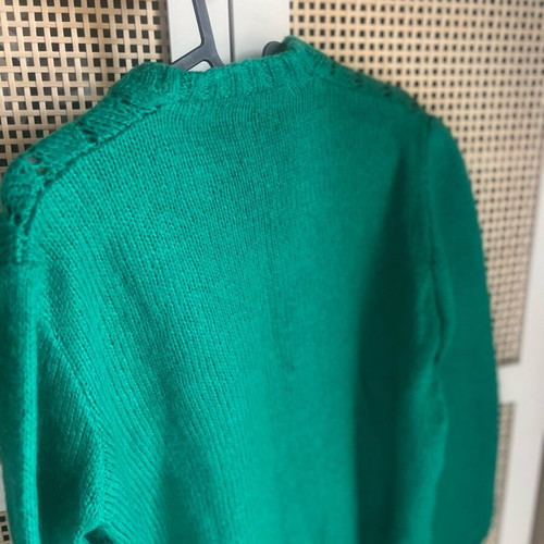 Wool knitted women's green sweater like new with V-neck